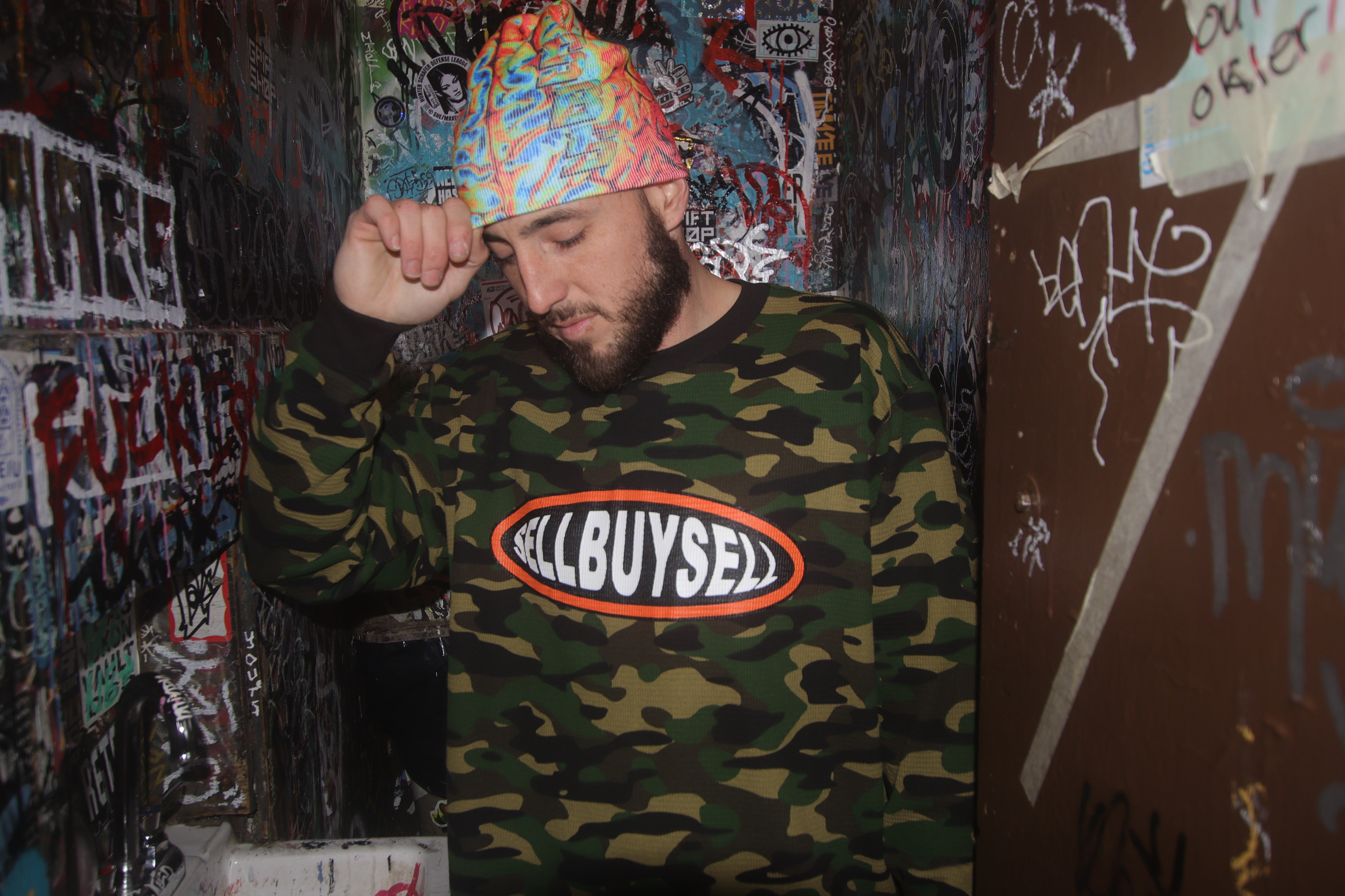 4 . REVERSIBLE BRAIN BEANIE
